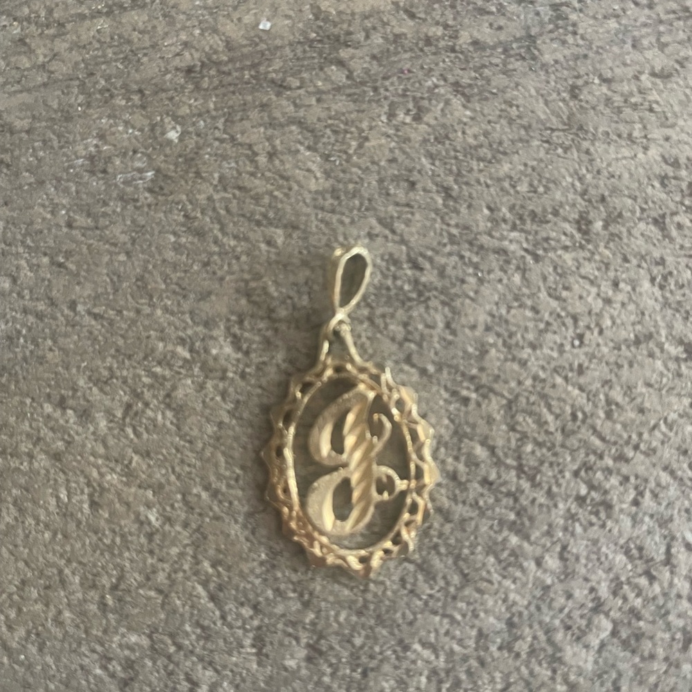 14 karat gold, J pendant